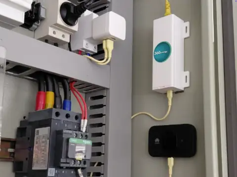 eDAS installed in a switchboard next to a 4G modem